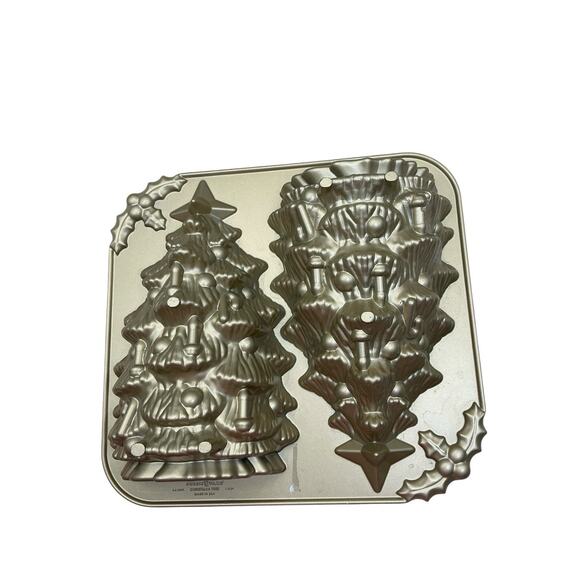 Nordicware Made In U.S.A! 3D Aluminum Christmas Tree Cake Pan 2 Sides 9 Cups - Picture 7 of 12